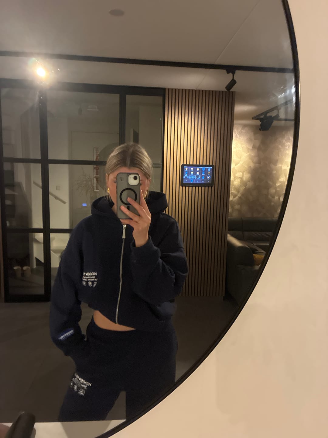 Kundenfoto-Bewertung von LABEL ZIP HOODIE NAVY
