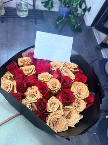 Customer photo review of Cappuccino & Red Rose Bouquet