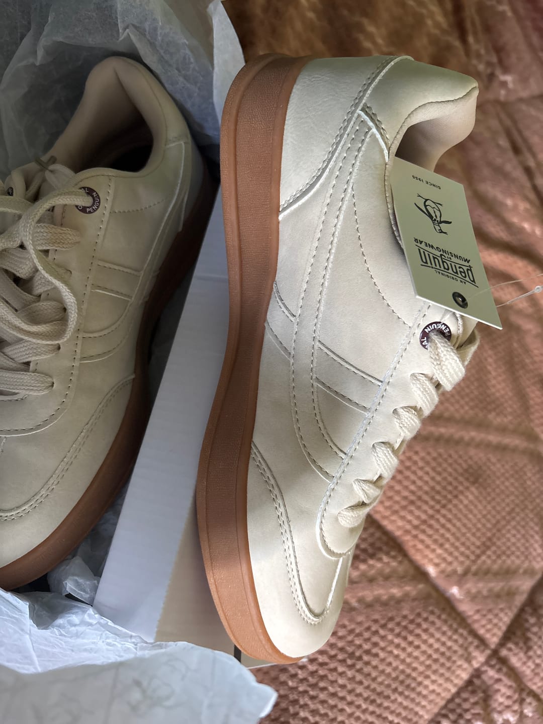 Customer photo review of Tenis Penguin Style Cleo Beige