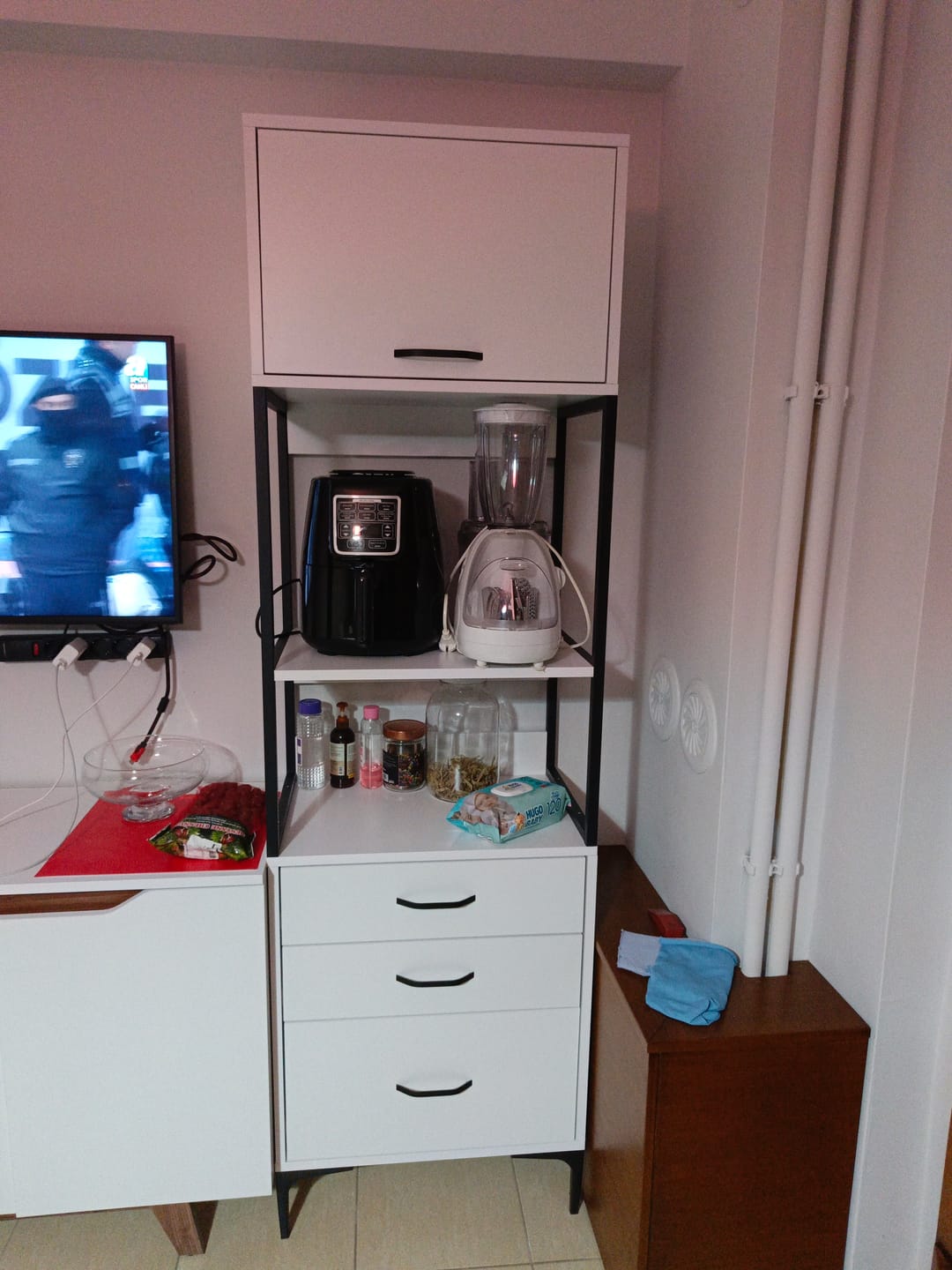 Customer photo review of Rani JE135 Çok Amaçlı Dolap 1 Kapaklı 3 Çekmeceli Kiler Mutfak Dolabı Beyaz
