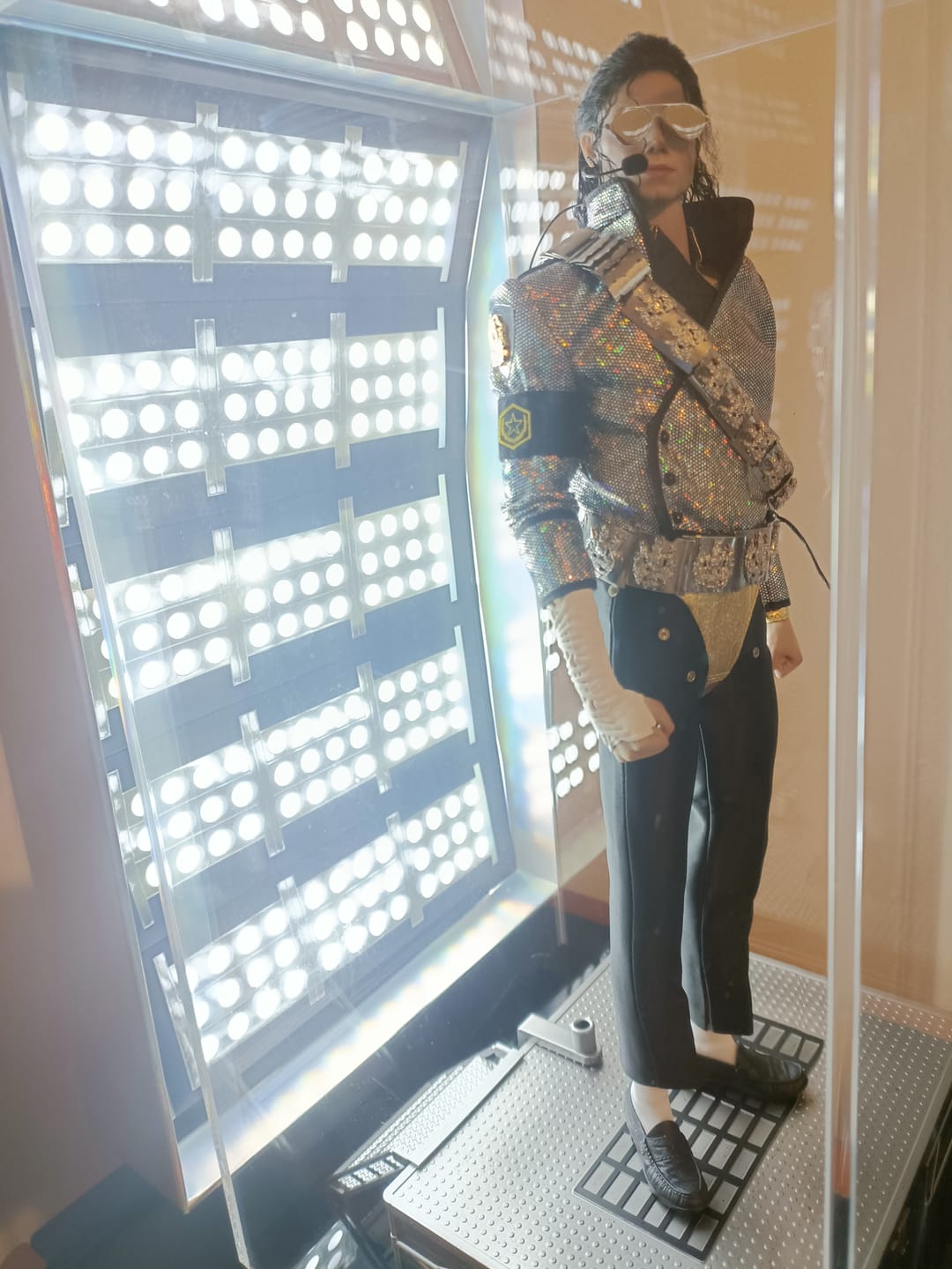 Customer photo review of Michael Jackson Jam 1/6 Scale Figure