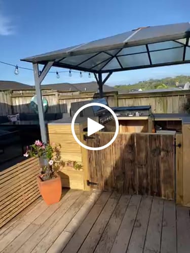 Customer video review of Kiwiana Fern Jandals Décor