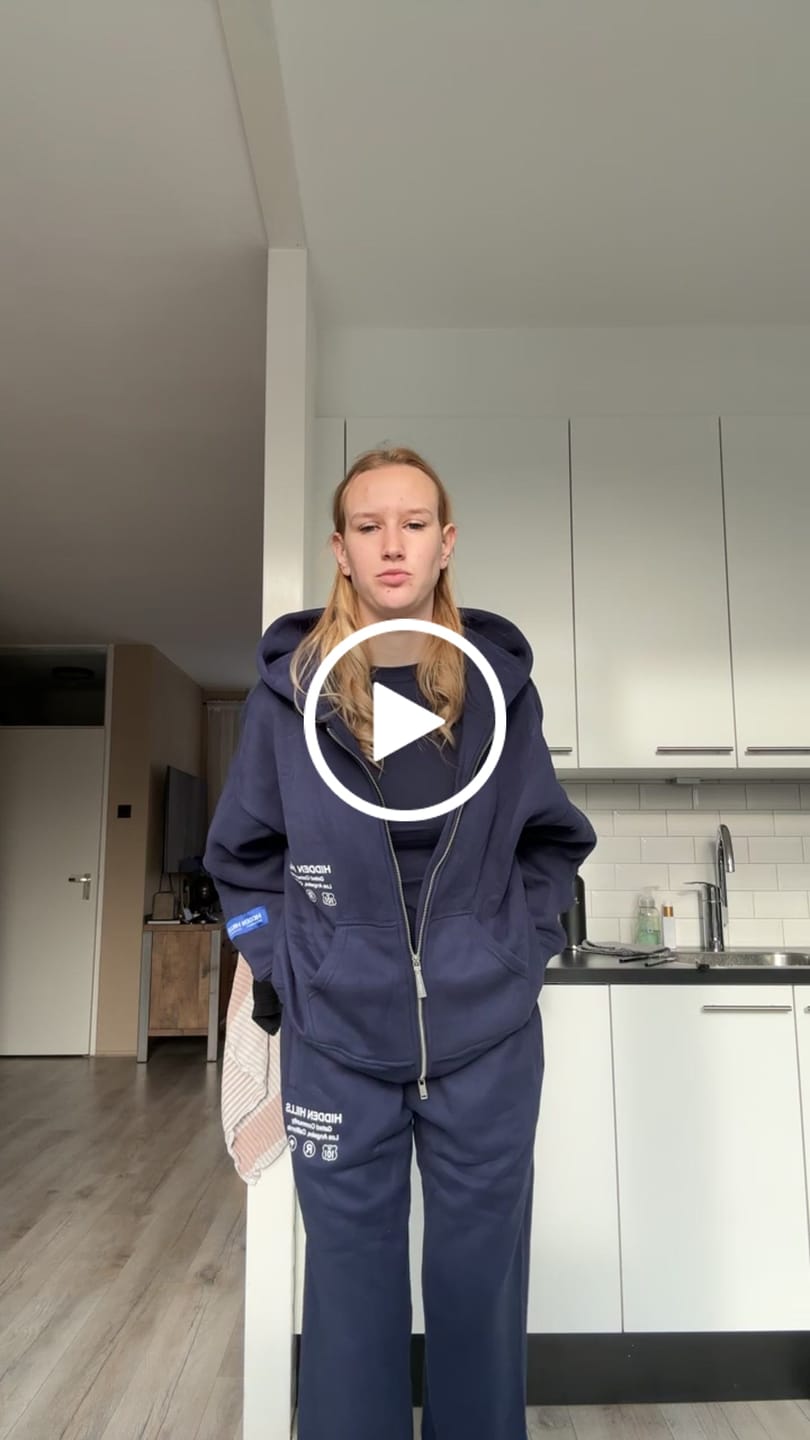 Kundenvideo-Bewertung von LABEL ZIP HOODIE NAVY