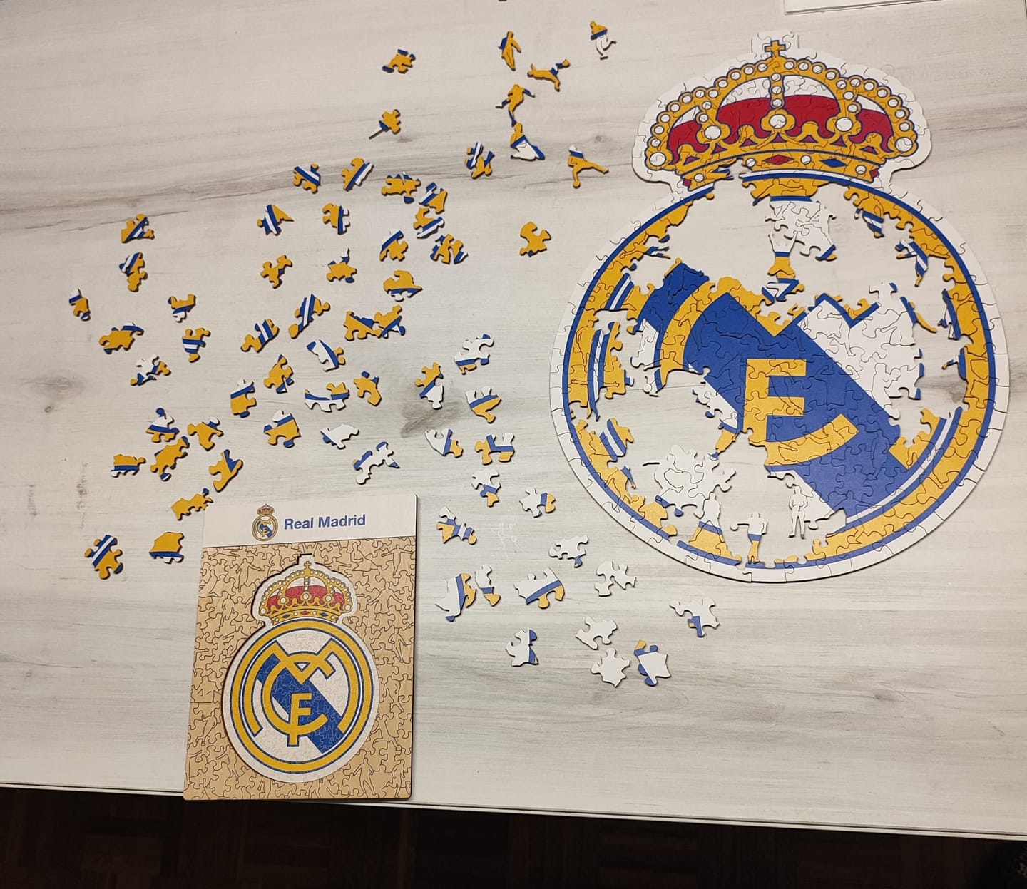 Customer photo review of Real Madrid CF® Logo - Puzzle de Madera