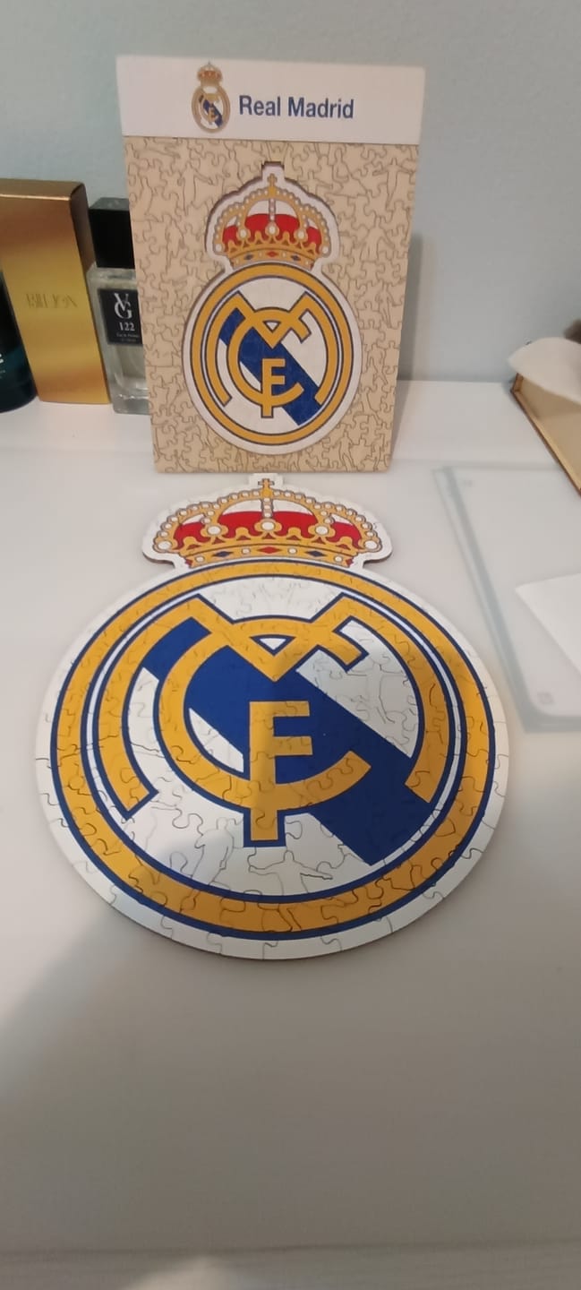 Customer photo review of Real Madrid CF® Logo - Puzzle de Madera