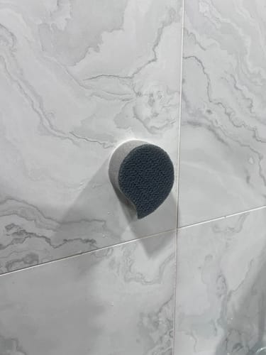 Customer photo review of AISEN 可黏貼 浴室去污吸水海綿 2塊入