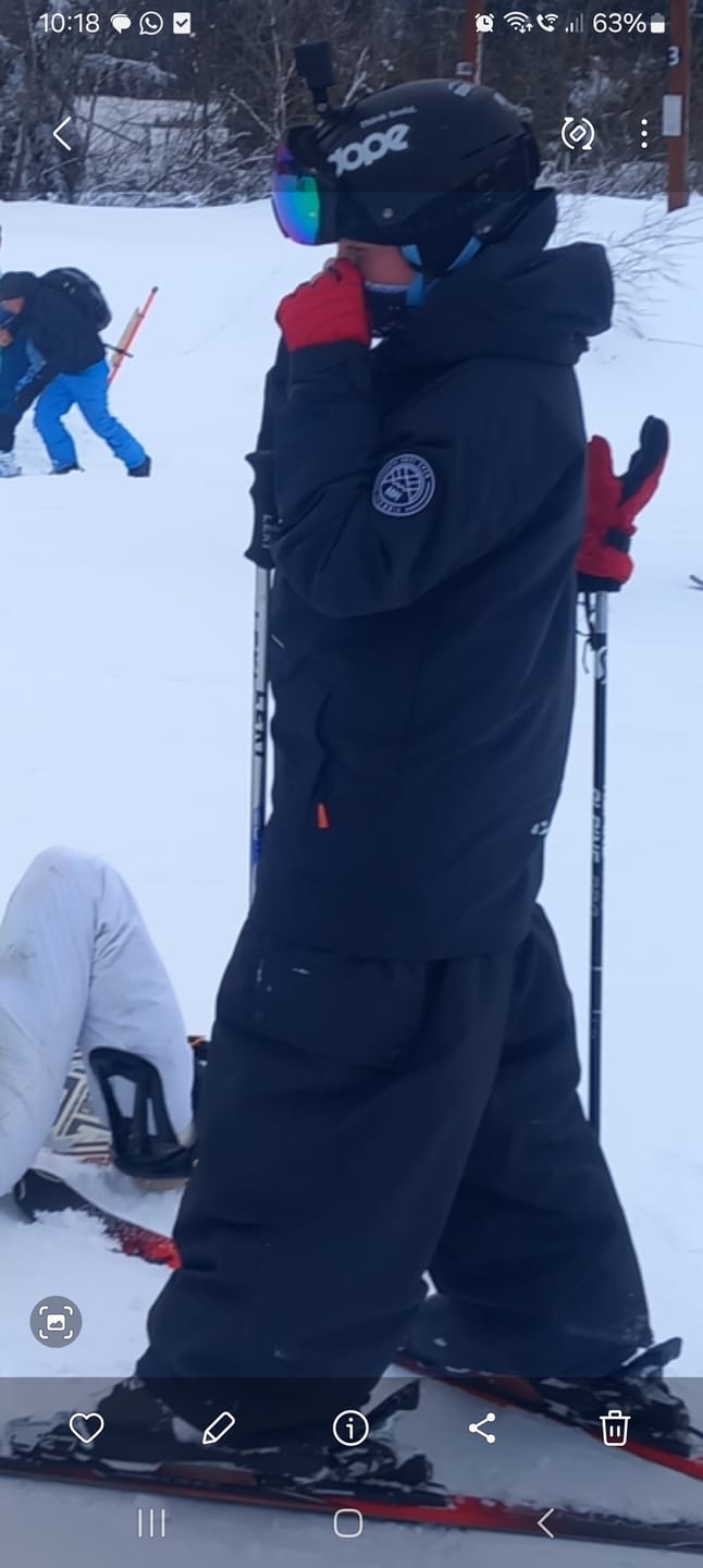 Customer photo review of Men's Black Baggy Wear-resistant Waterproof Snow Pants