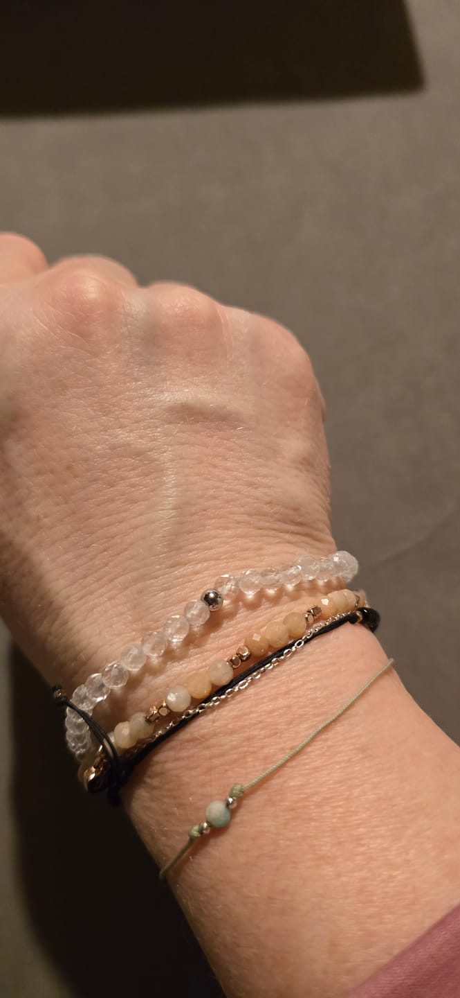 Customer photo review of Bergkristall Naturstein Armband mit Silberperle