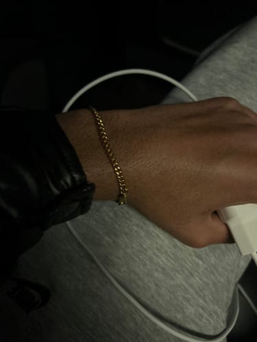 Customer photo review of CLEAN FIGARO BRACELET. - 3MM GOLD