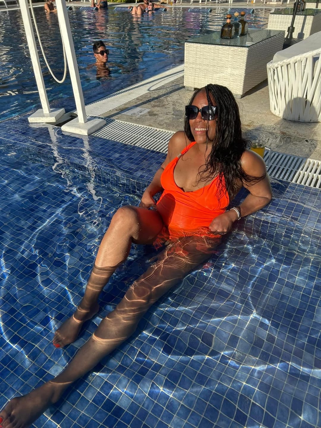 Customer photo review of Michelle - Salon-Style Glueless Miracle Braided Wig Pre-Bleached Swiss HD Full Lace Boho Box Braids Bora Bora Human Hair Body Wave Curls