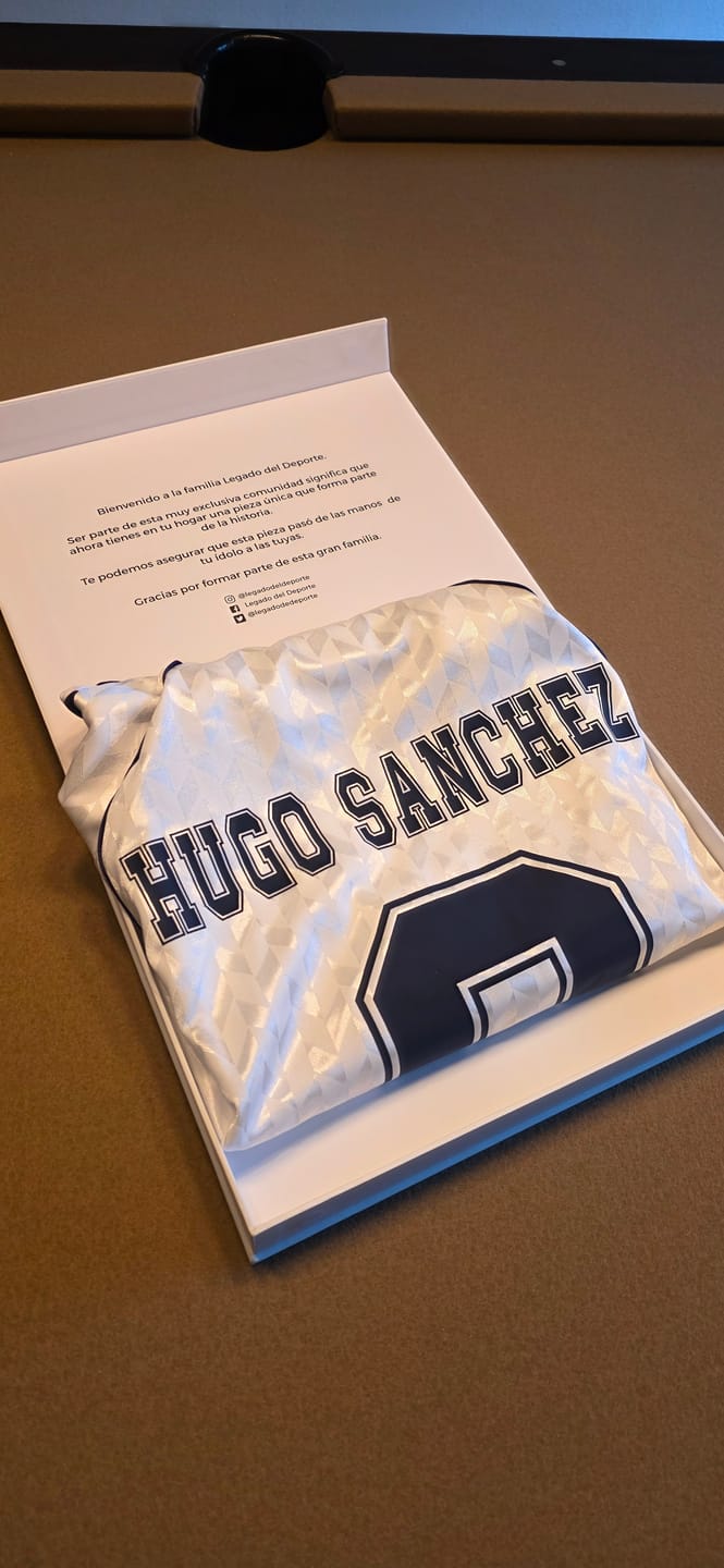 Customer photo review of Hugo Sánchez - Jersey Firmado Real Madrid