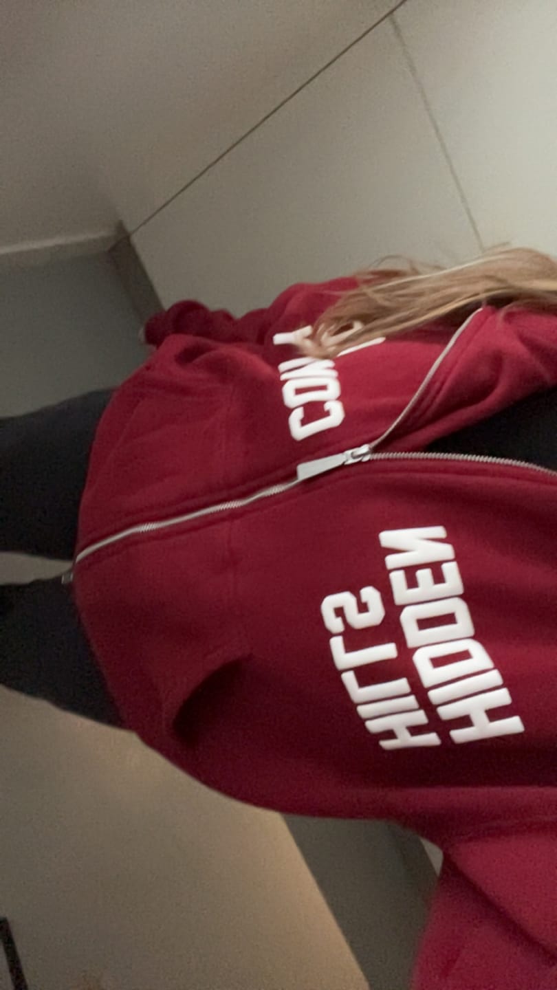 Customer photo review of GATED COMMUNITY ZIP HOODIE BURGUNDY