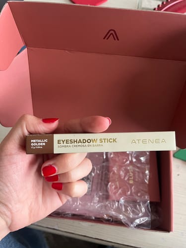 Customer photo review of SOMBRAS CREMOSAS EN BARRA