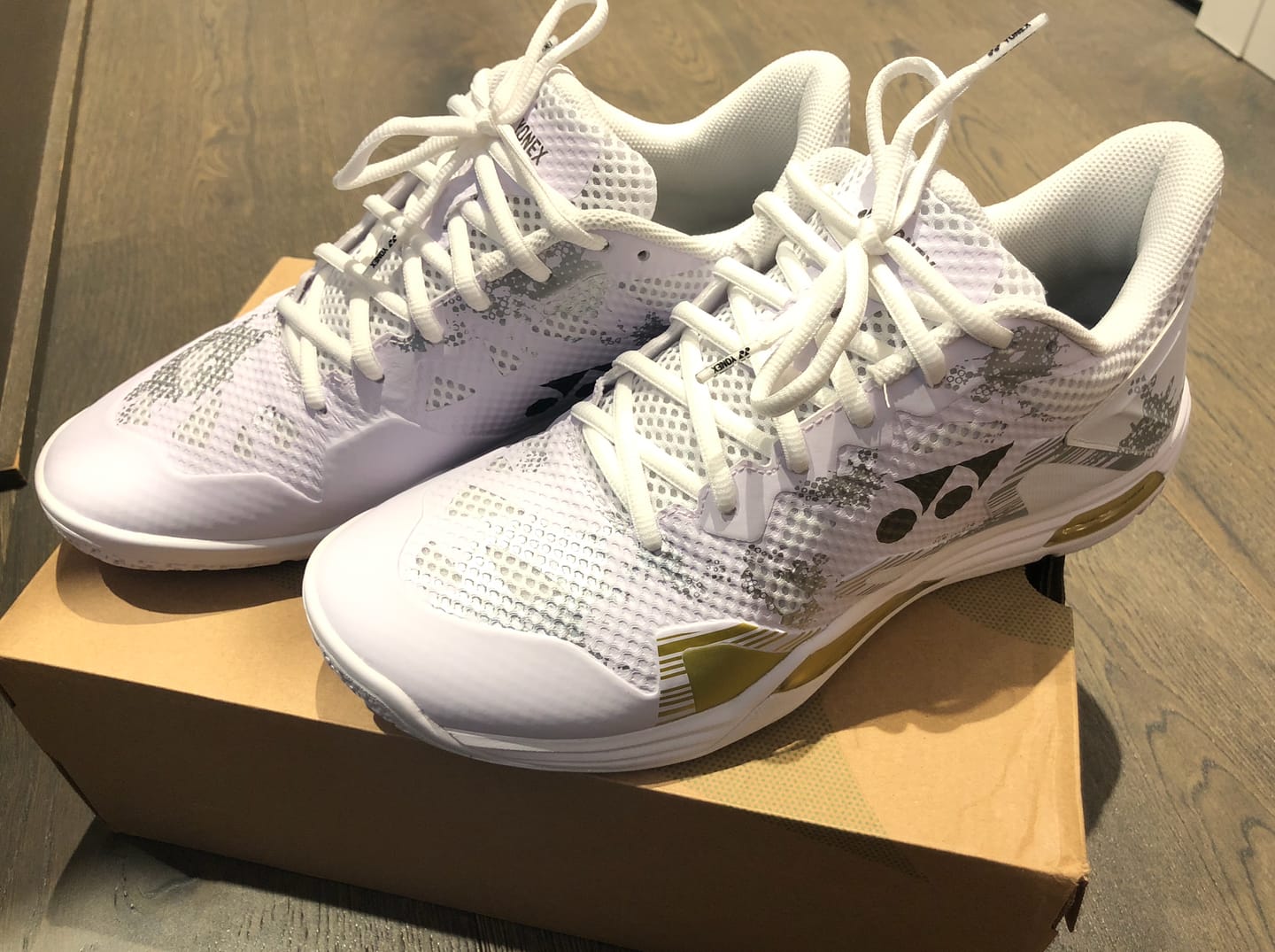 Customer photo review of Yonex Power Cushion Eclipsion Z3 Men's Court Shoes [White/Gold]