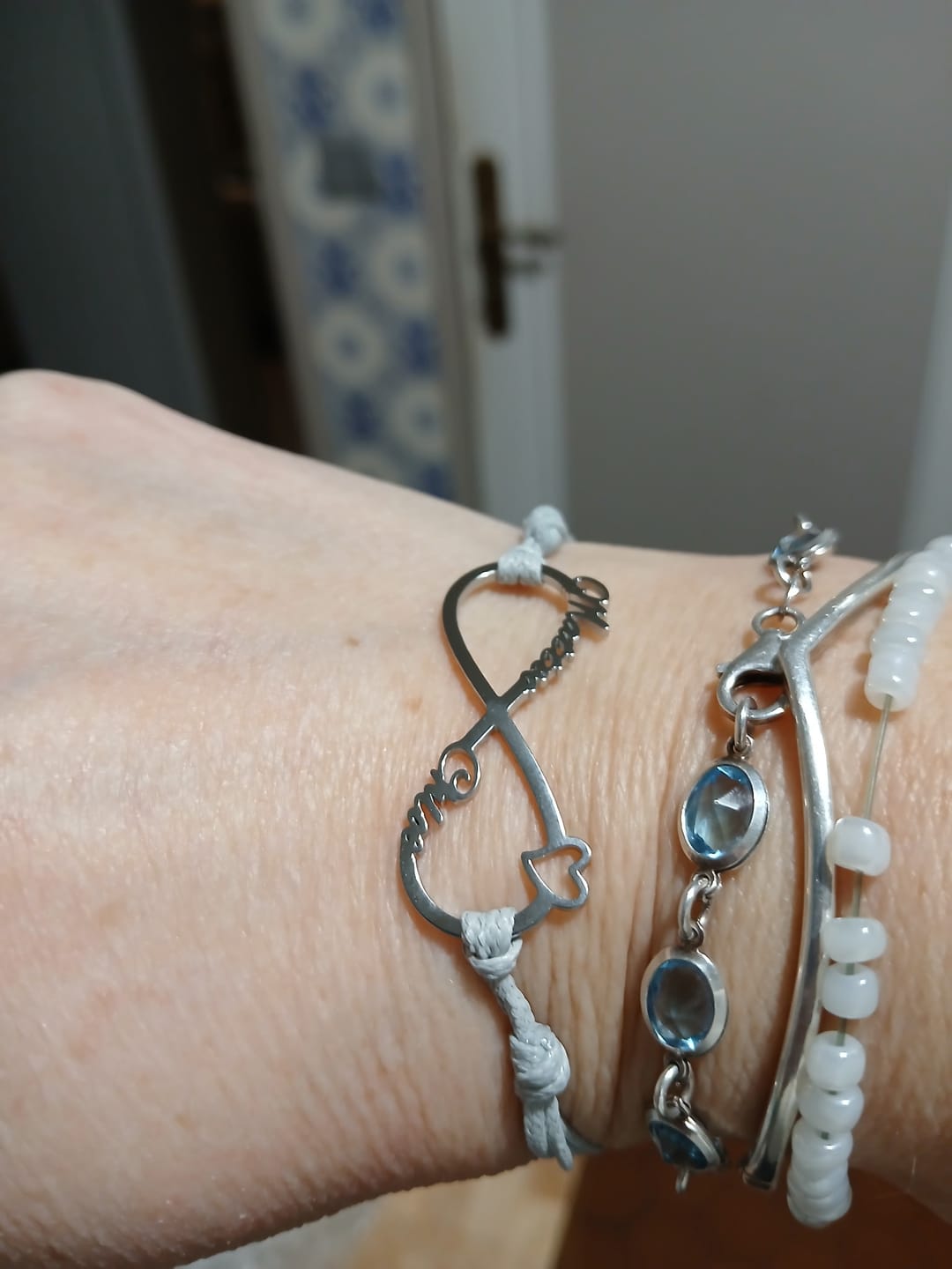 Customer photo review of Bracelet avec le signe de l'infini