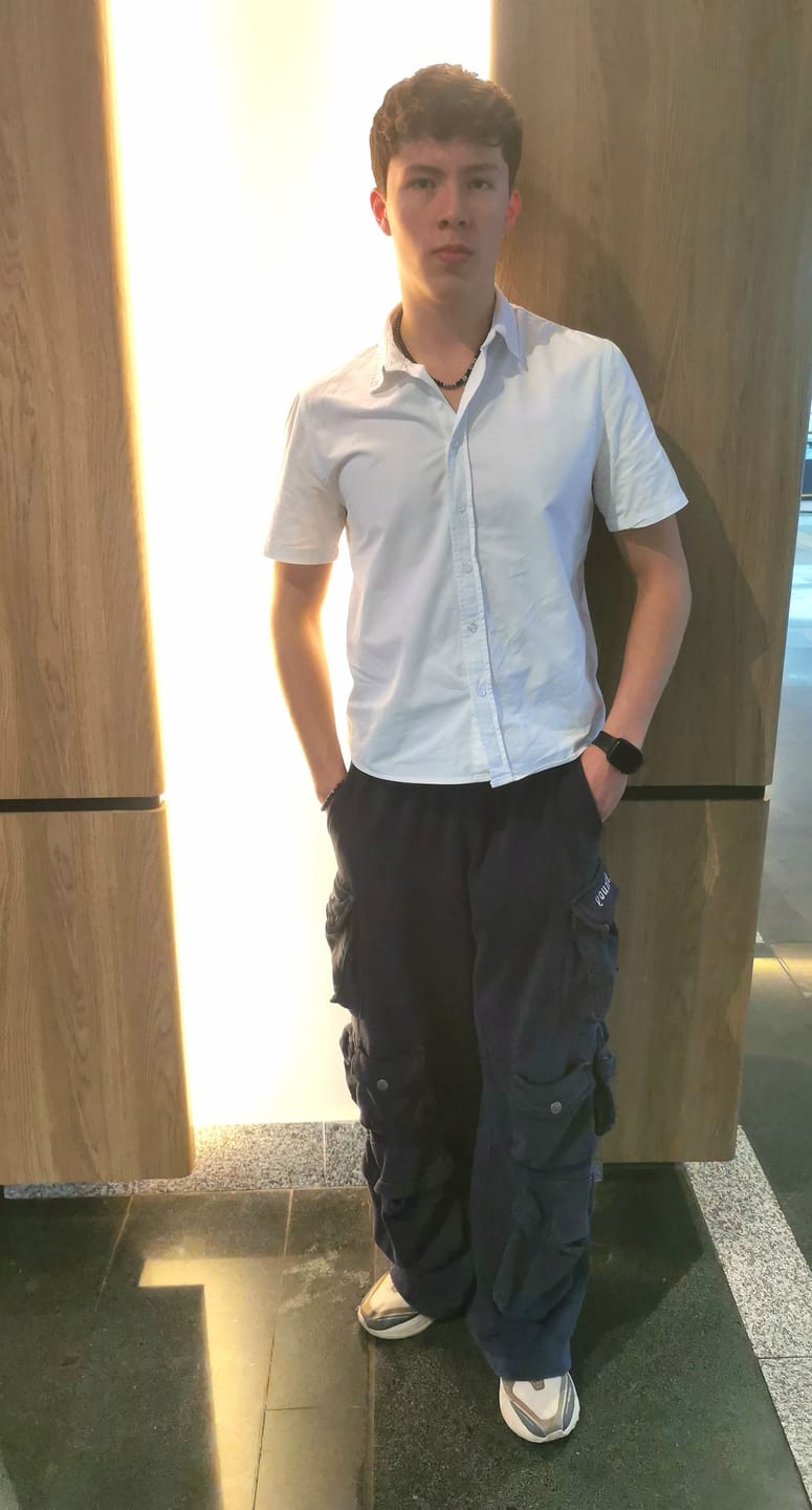 Customer photo review of 2005 - Hella Pocket Sweats