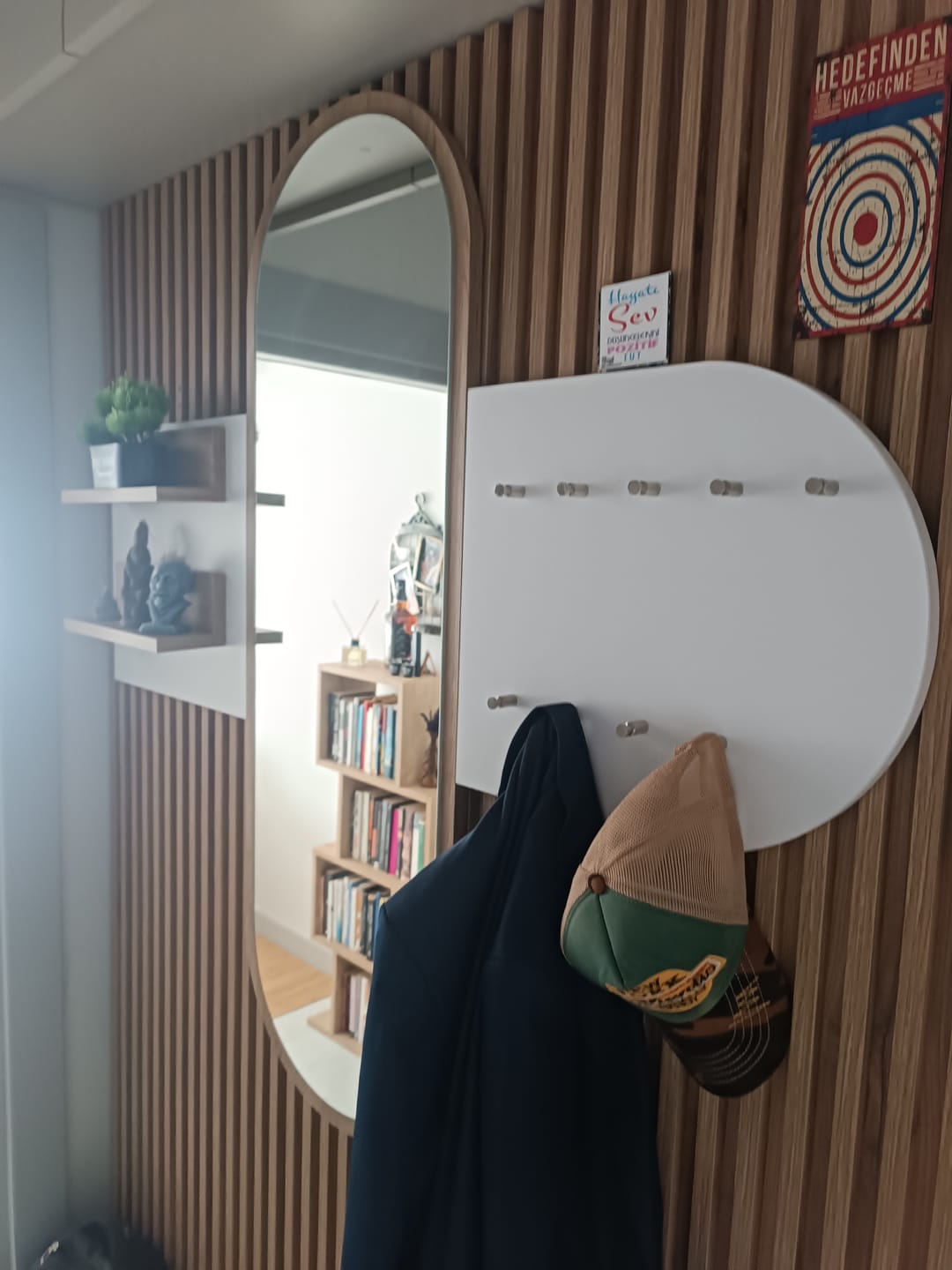 Customer photo review of Rani P3 Aynalı Duvar Askısı Boy Aynası Sepet Ceviz - Beyaz Vestiyer