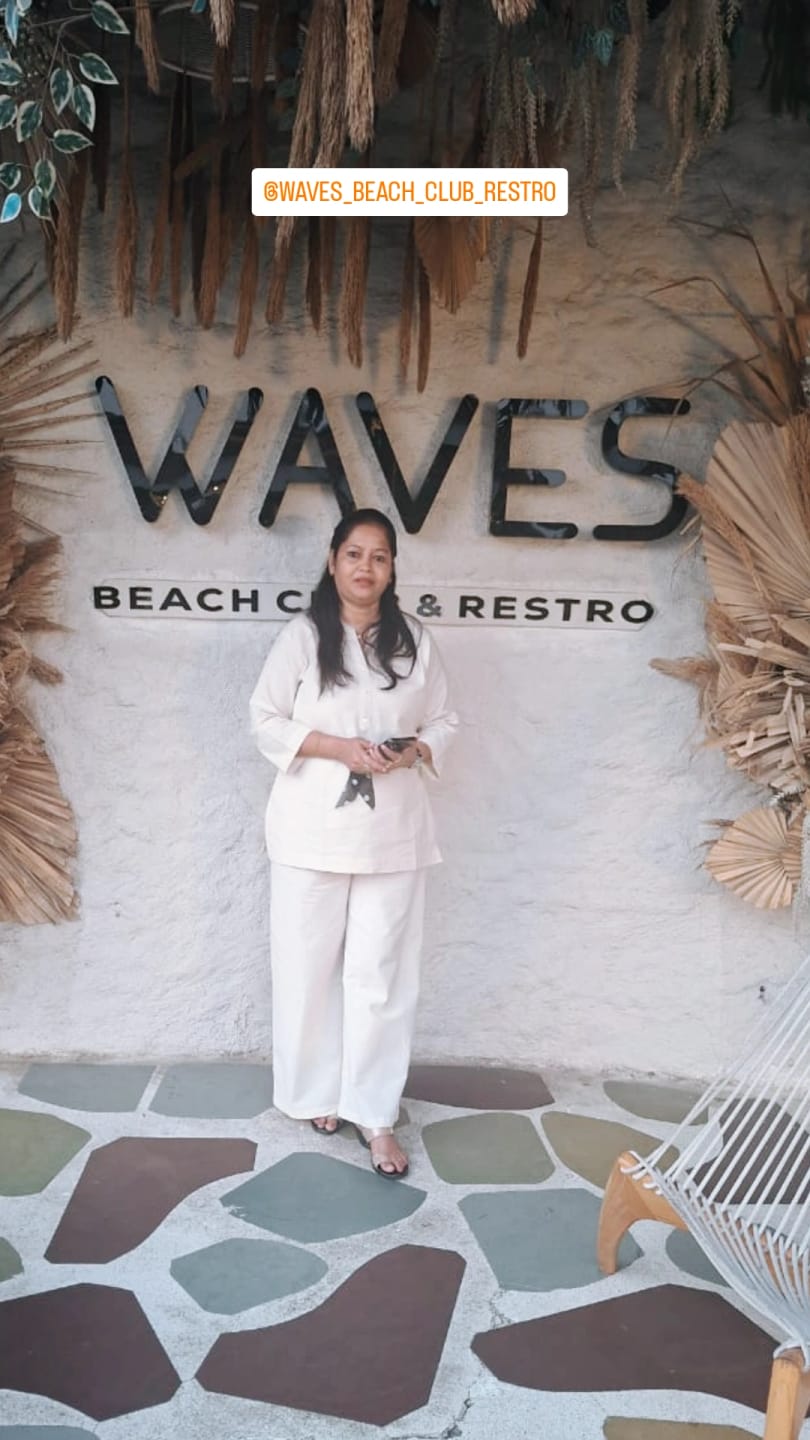Customer photo review of Women Ecru Airy Linen Wide Leg Pant