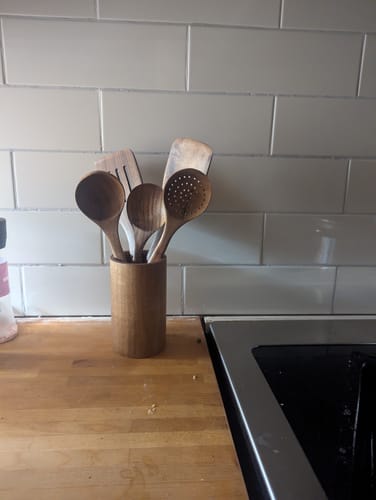Customer photo of the utensil set on a wooden counter