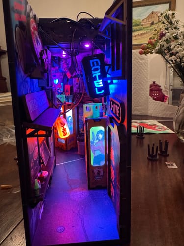 Customer photo review of Neo Ramen MiniAlley – A Cyberpunk DIY Diorama Booknook