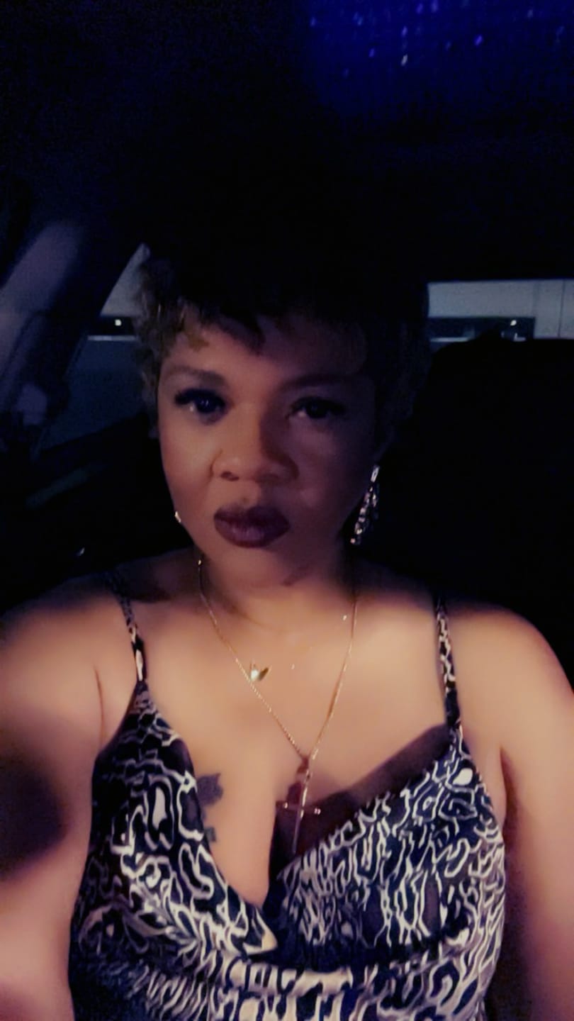 Customer photo review of Bobbi Boss Stunna Series Lightweight Cap Full Wig - M1508 BETHANY
