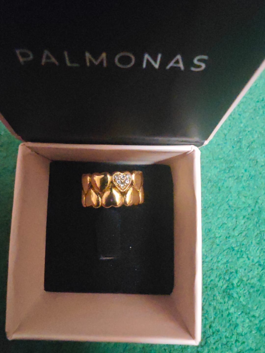Customer photo review of Gold Hearts Band Ring
