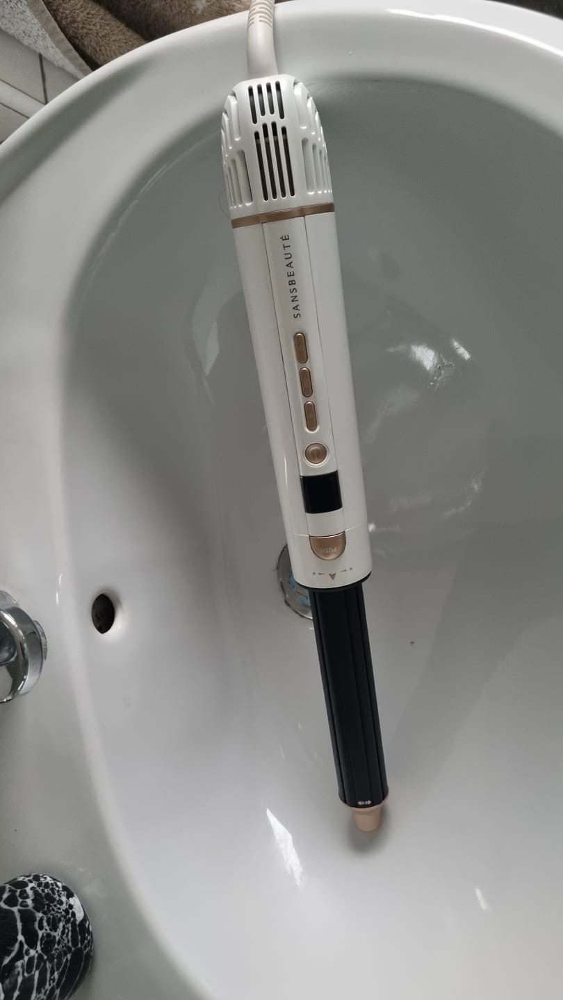 Customer photo review of SANSBEAUTÉ® 8 IN 1 AIRSTYLER OPBERGDOOS