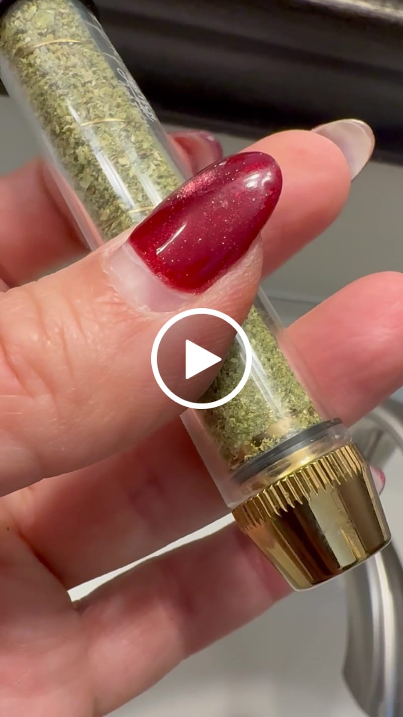 Customer video review of Twisty Nectar Collector