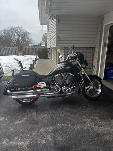 Customer photo review of 44L - Lamellar Stallion Extra Large Victory Kingpin Leather Covered Motorcycle Hard Saddlebags