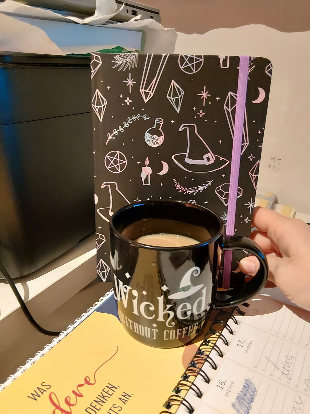 Customer photo review of Notizbuch Crystal Witch – A5 Hexenbuch mit Kristallmotiv
