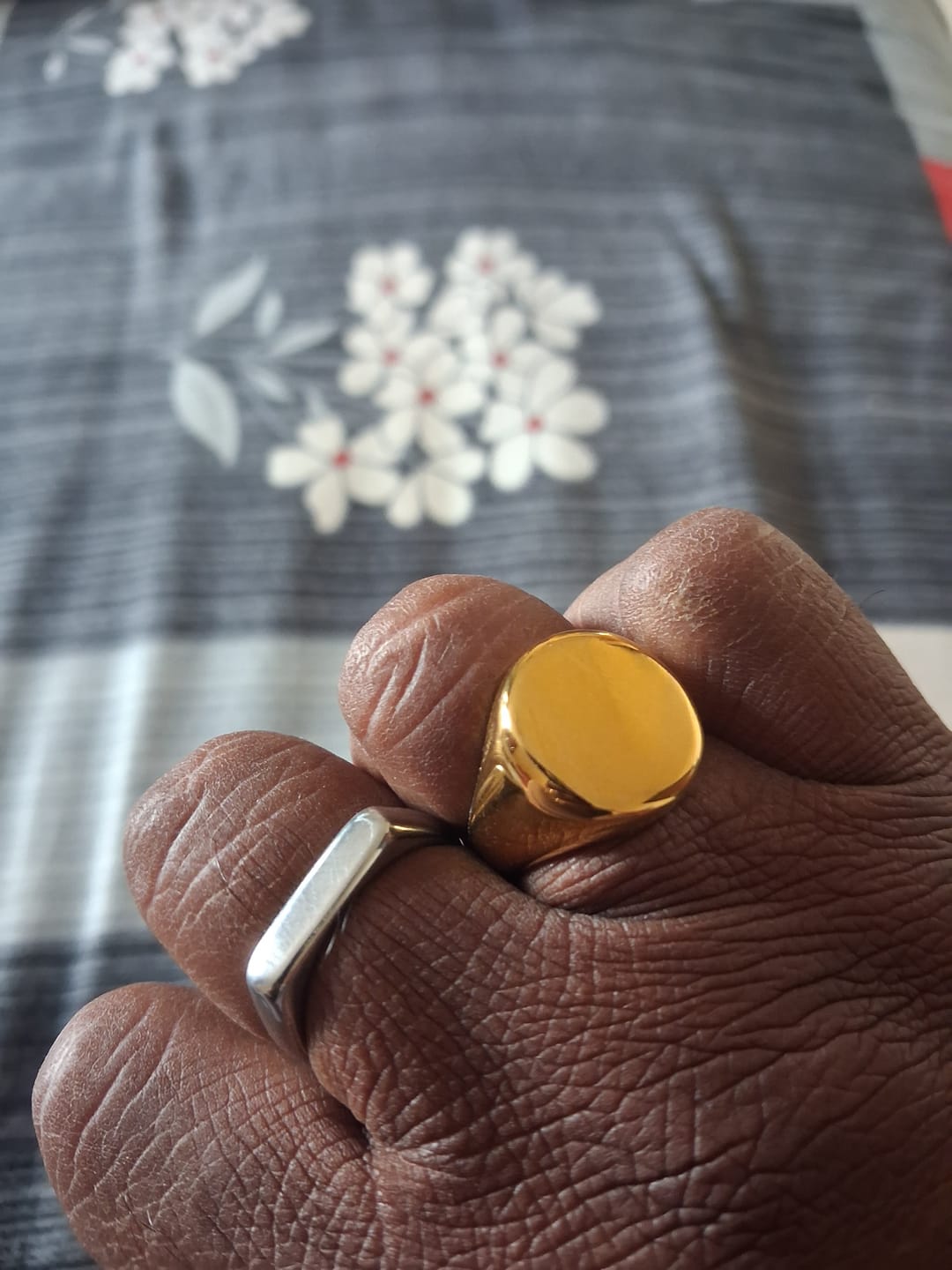 Customer photo review of Classic Gold Circle Ring