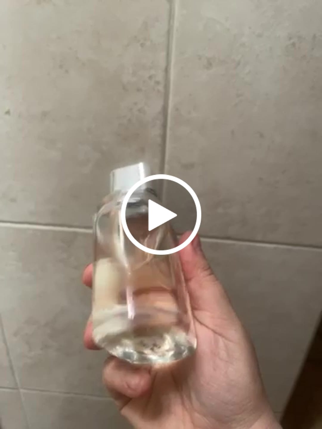 Customer video review of Perfume inspirado en Thank U Next 2.0 de Ariana Grande