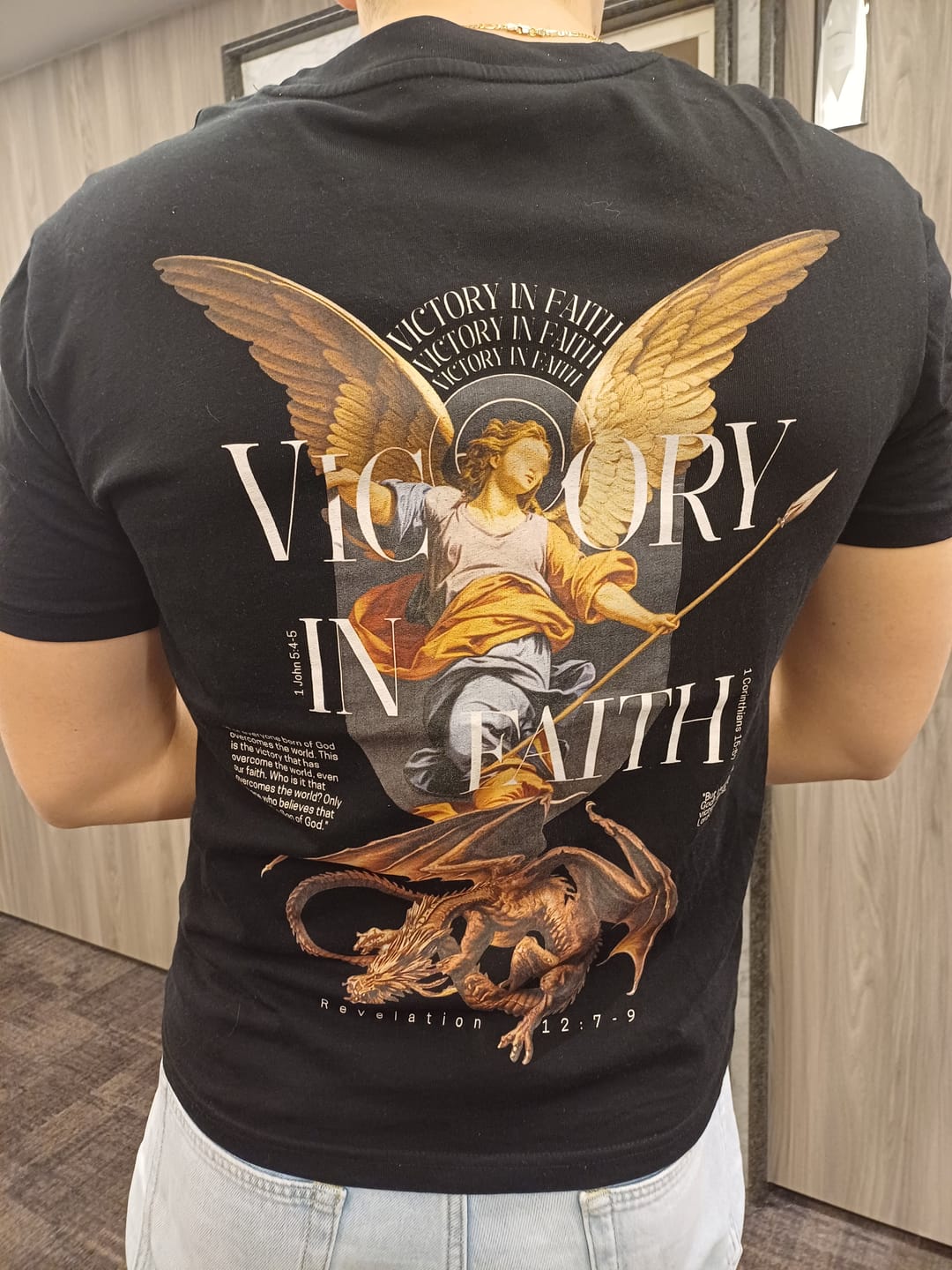 Customer photo review of REV | Premium T-Shirt