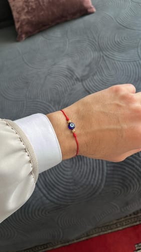 Customer photo review of Pulsera Hilo Rojo Con Ojo Azul