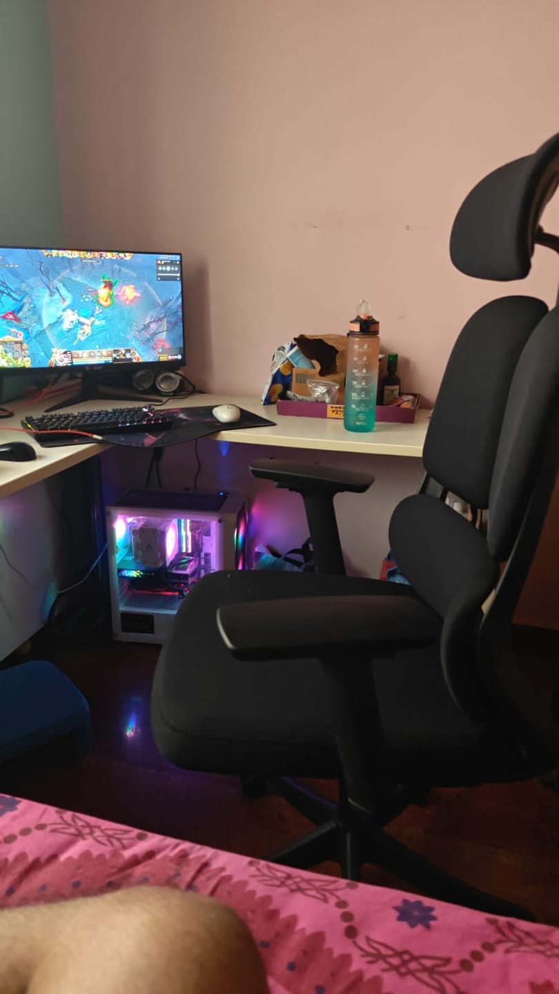 Customer photo review of Ettorez Merry Premium Ergonomic Office Chair