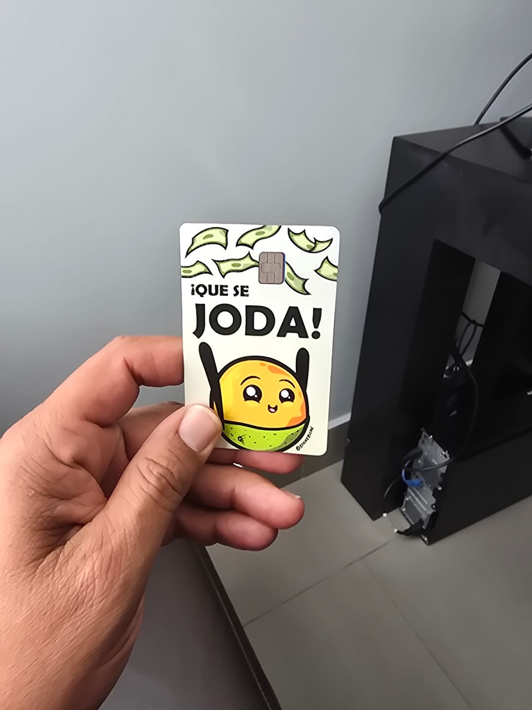 Customer photo review of Que Se Joda - Sticker para Tarjeta de Crédito