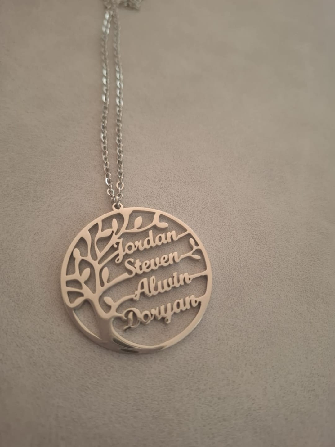 Customer photo review of Collier Prénom Arbre Généalogique - Arbre de vie