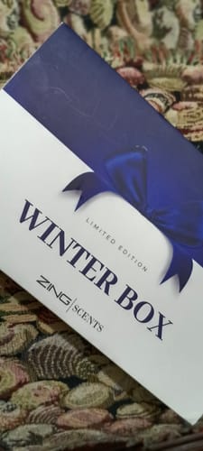 Partial view of the 'Winter Box' packaging for the customer's OUD Supreme BUNDLE.