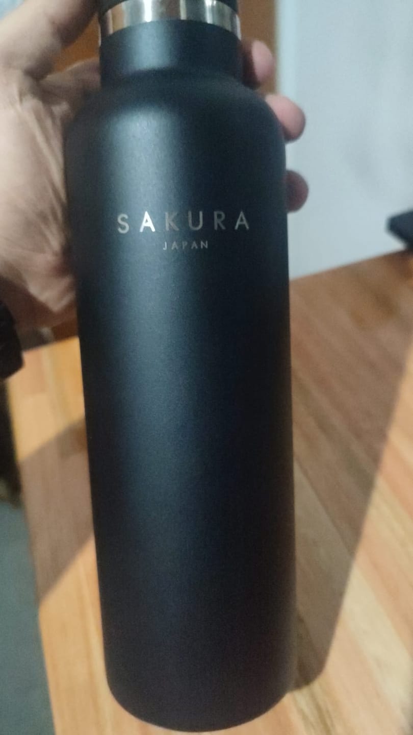 Customer photo review of Botella Térmica Sakura Acero Inoxidable 750 Ml Negra Mate