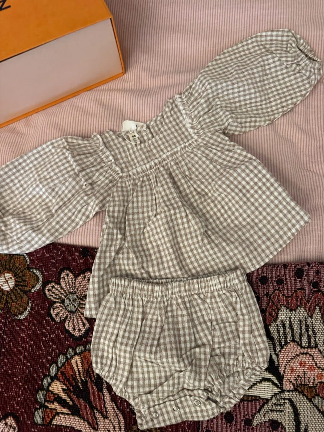 Customer photo review of Plaid Balloon Sleeve Linen Bloomer Set
