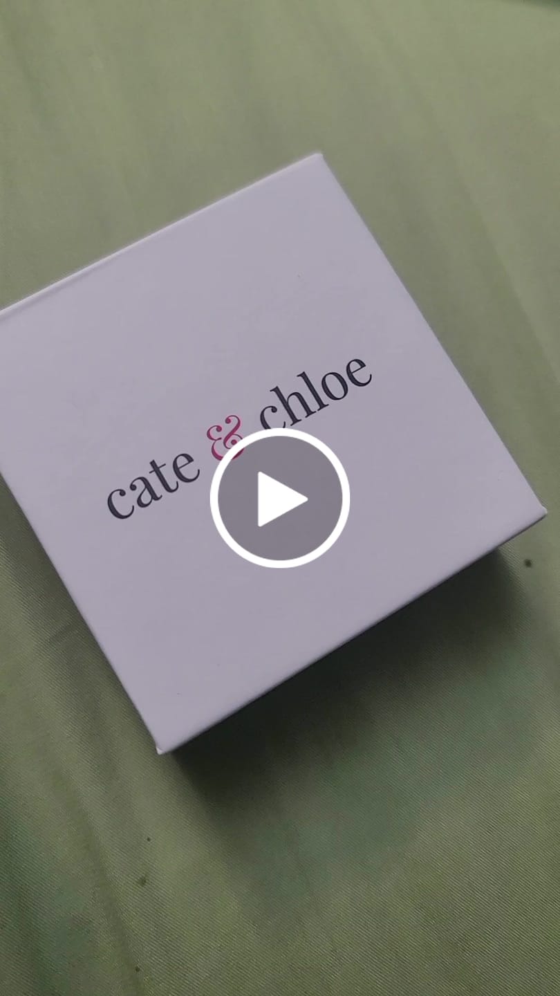 Customer video review of Marie 18k White Gold Plated Clover/Flower Pendant Necklace with Swarovski Crystals