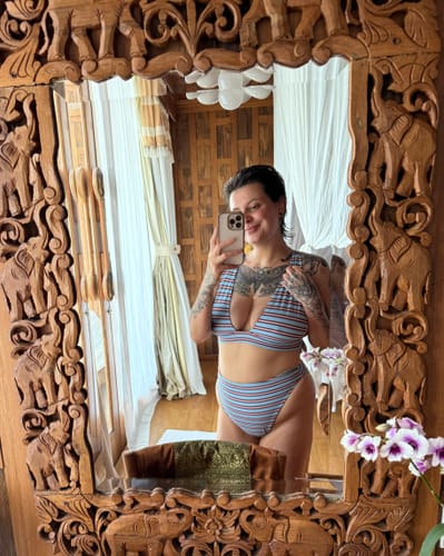 Customer photo review of Jasmin Brief - Island Stripe