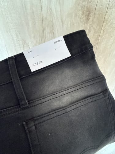 Customer photo review of American Eagle Slim Black