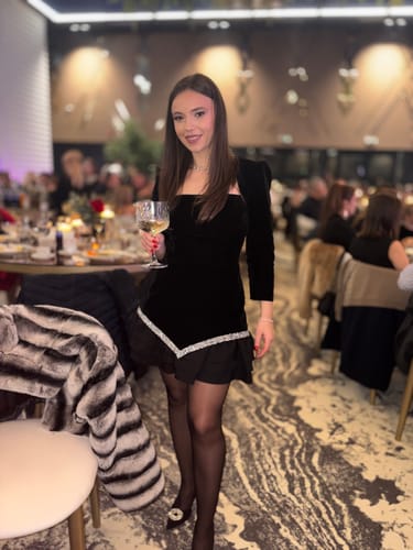 Customer photo review of Rochie Cora cu mânecă 3/4 volane în partea de jos și pietre