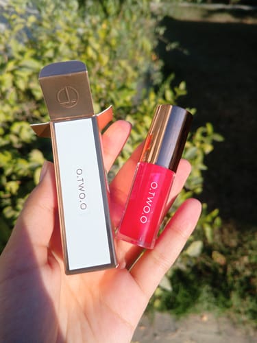 Customer photo review of O.TWO.O PLUMP SHINY CRYSTAL LIP GLOSS