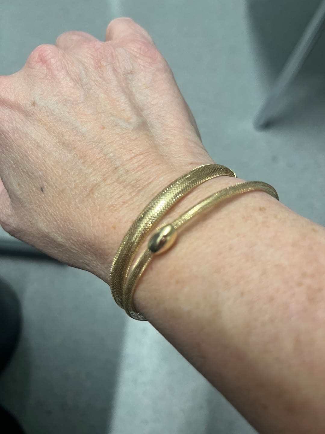Customer photo review of Round Mesh Bangle in 9K Gold