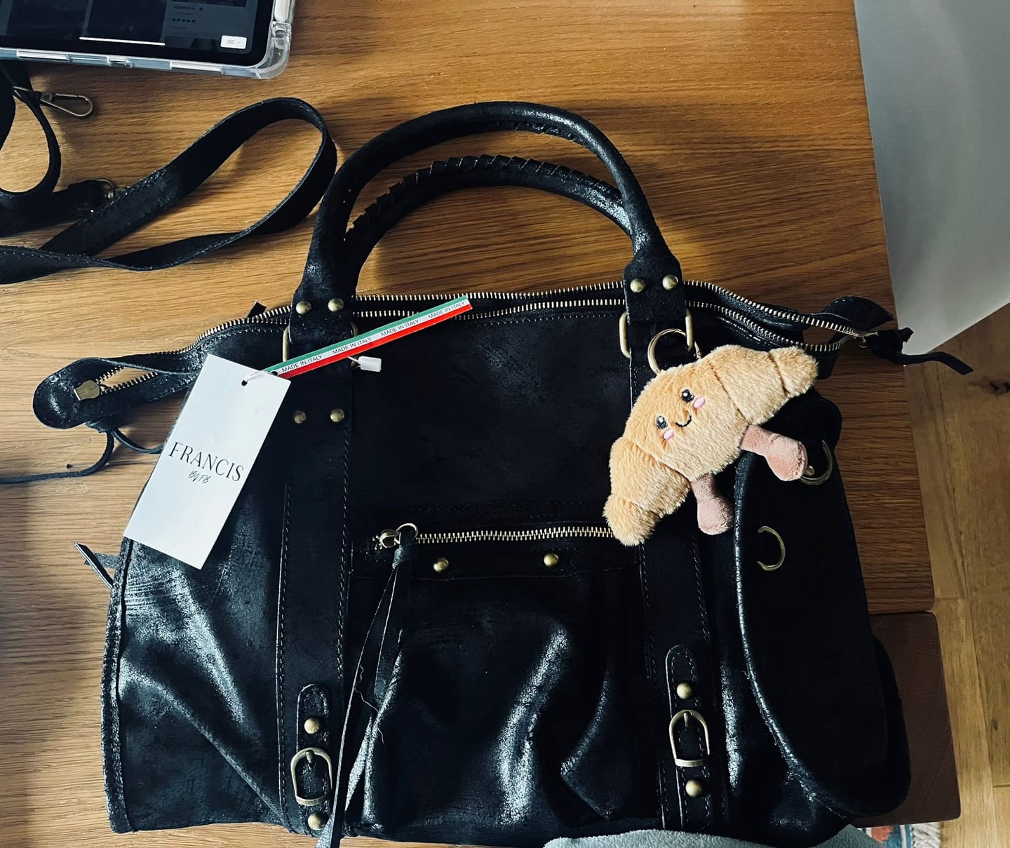 Customer photo review of It girl bag black