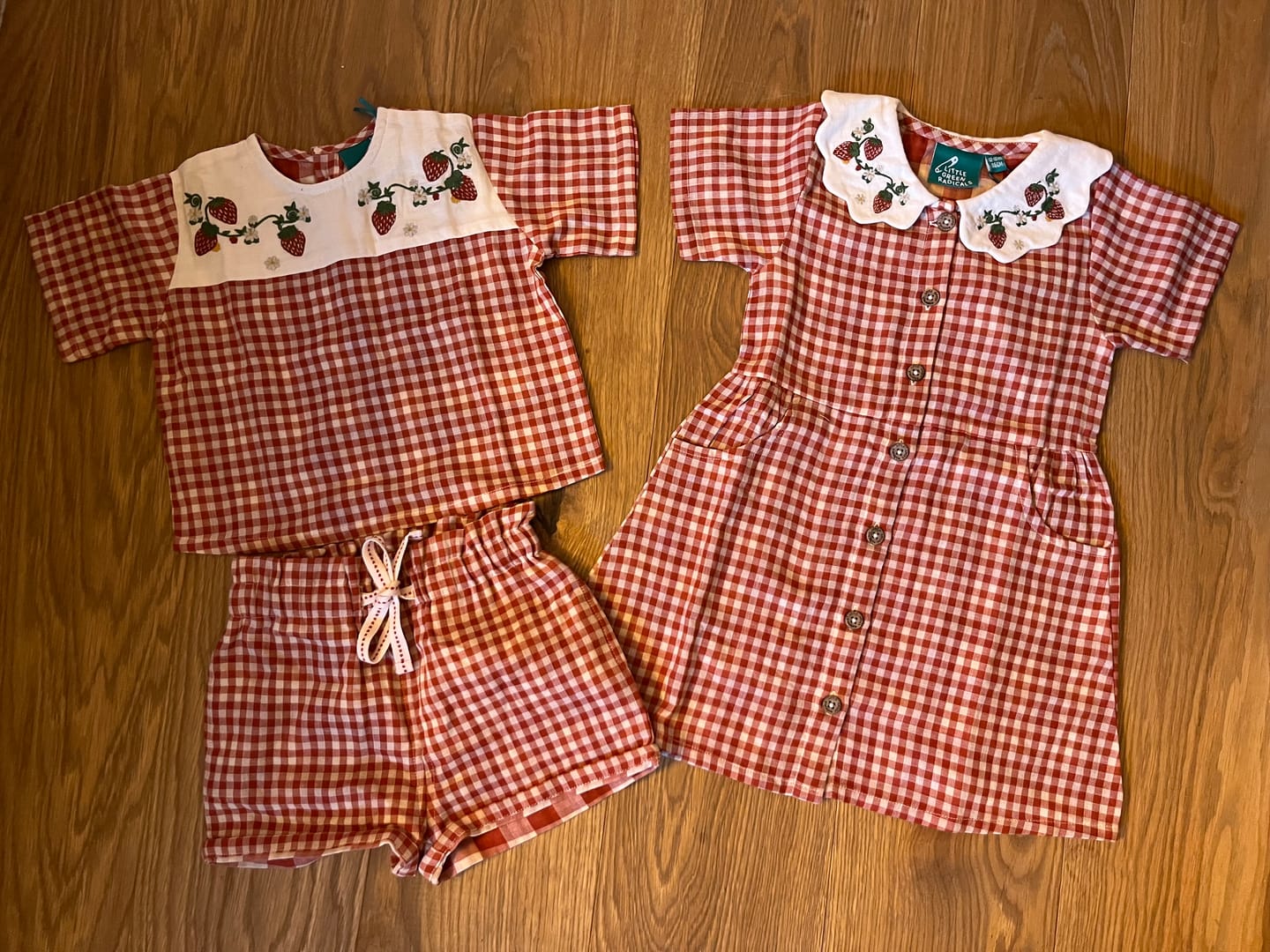 Customer photo review of Little Red Check Loose Short Sleeve Top