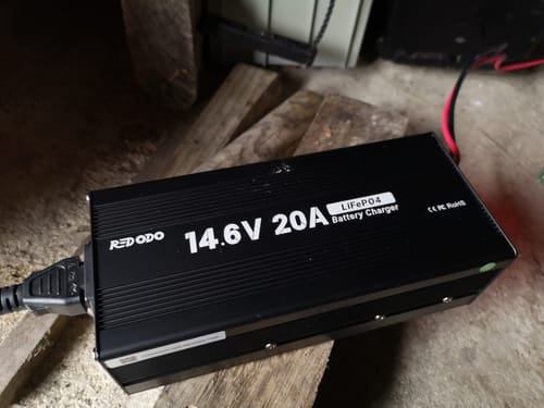 Customer photo review of Redodo Chargeur de Batterie LiFePO4 14.6V 20A