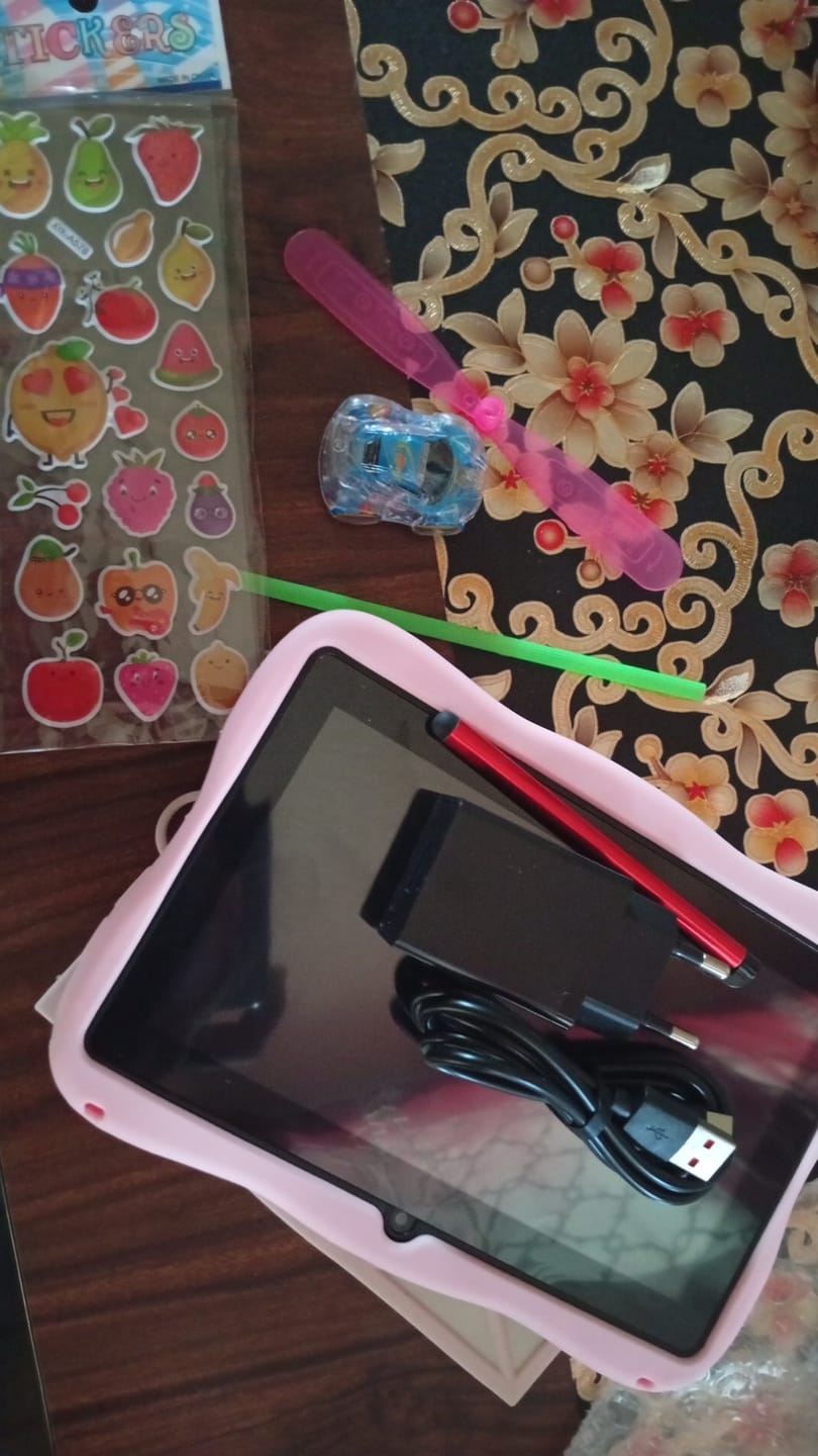 Customer photo review of Ludoti - La tablette éducative